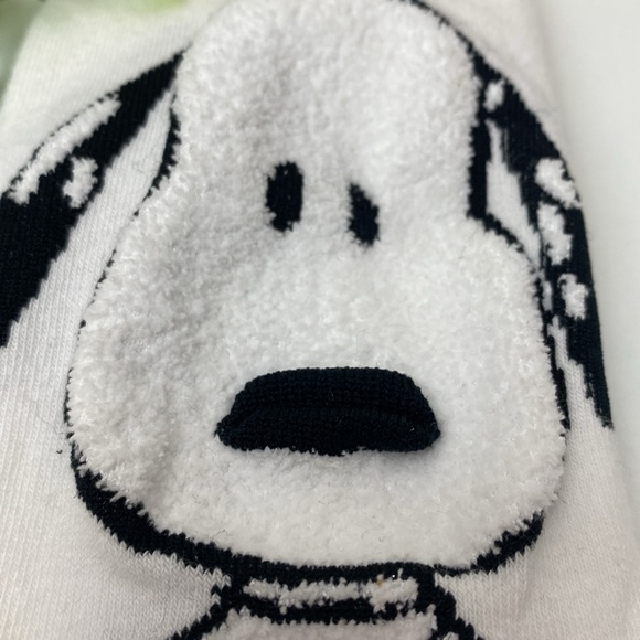 Super cute Snoopy ankle socks Peanuts from Korea fuzzy Snoopy face NWT - Picture 6 of 9